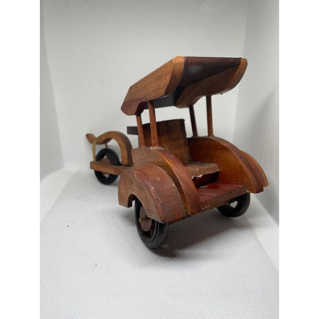Miniatur Kayu Becak