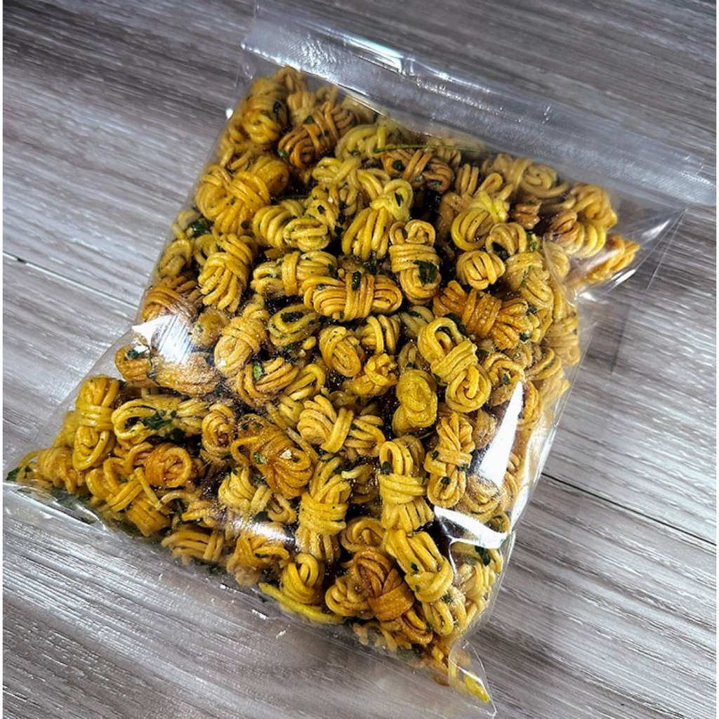 

RK MIE GULUNG / MIE KRIWIL PEDAS DAUN JERUK BANDUNG SNACK CENTER