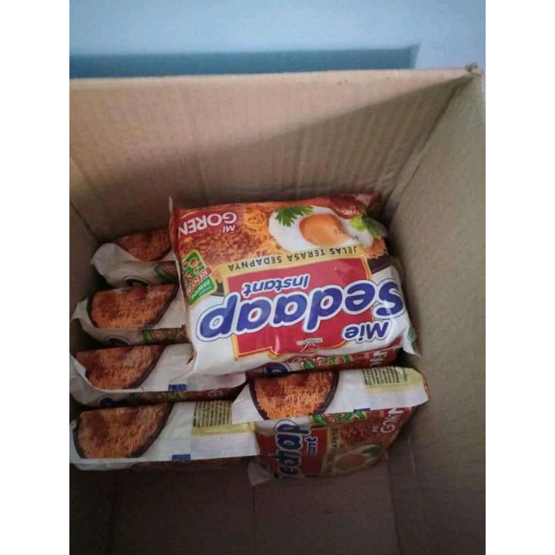 

mie 10 pcs free kopi sachet 2 pcs