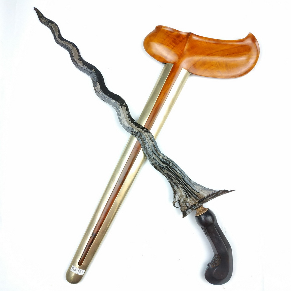 Keris Parungsari Tangguh Singasari Luk 13 Sepuh