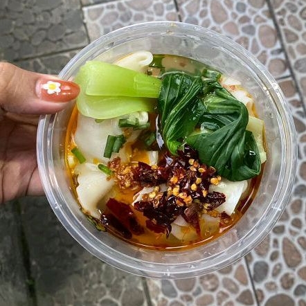 

Pangsit ayam chili oil
