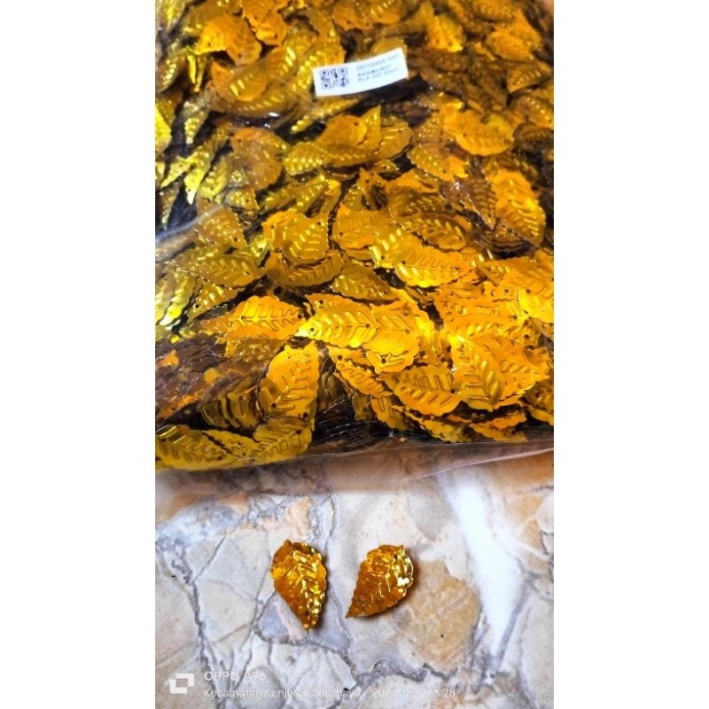 Payet manik daun gold