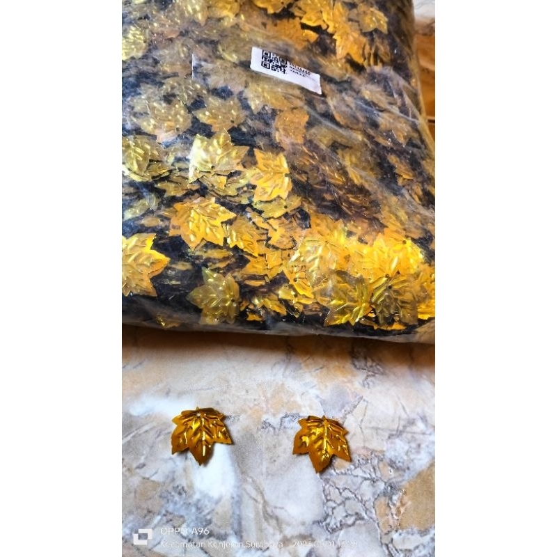 Payet manik daun gold