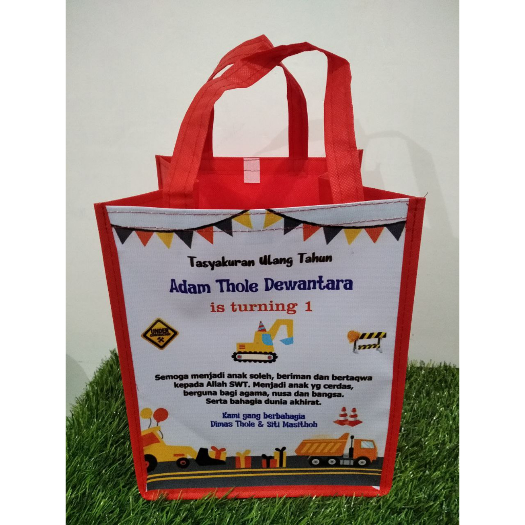 

tas kotak ultah anak/tas ulang tahun/goodiebag/tas ultah ukuran P 20 L 16 T 25
