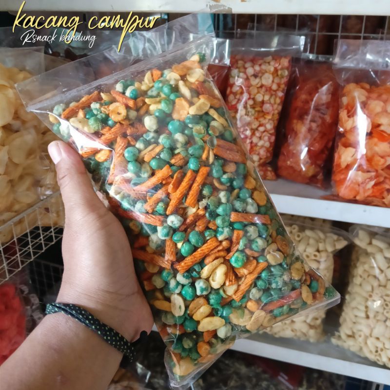 

cemilan kacang campur renyah asin gurih 500gr.