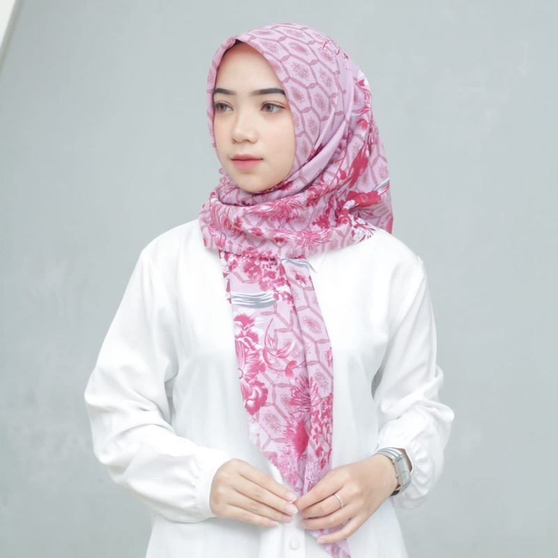 Hijab Segiempat Voal Motip premium Kiara Series