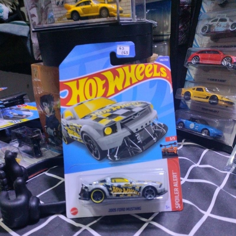 HotWheels 2005 ford mustang