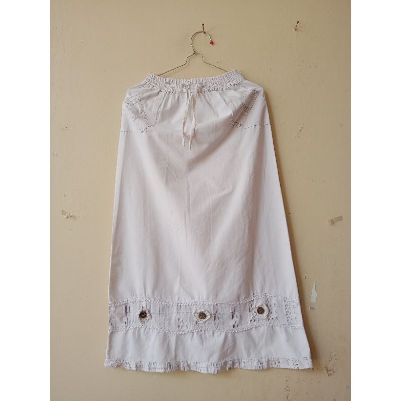 ROK REMAJA BROKEN WHITE SUEDE SIMPLE MUSLIMAH - SKIRT BAWAHAN - PRELOVED BY FIL