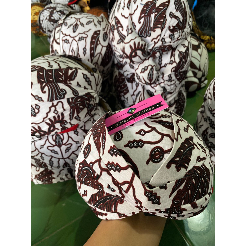 blangkon jogja motif batik jarik