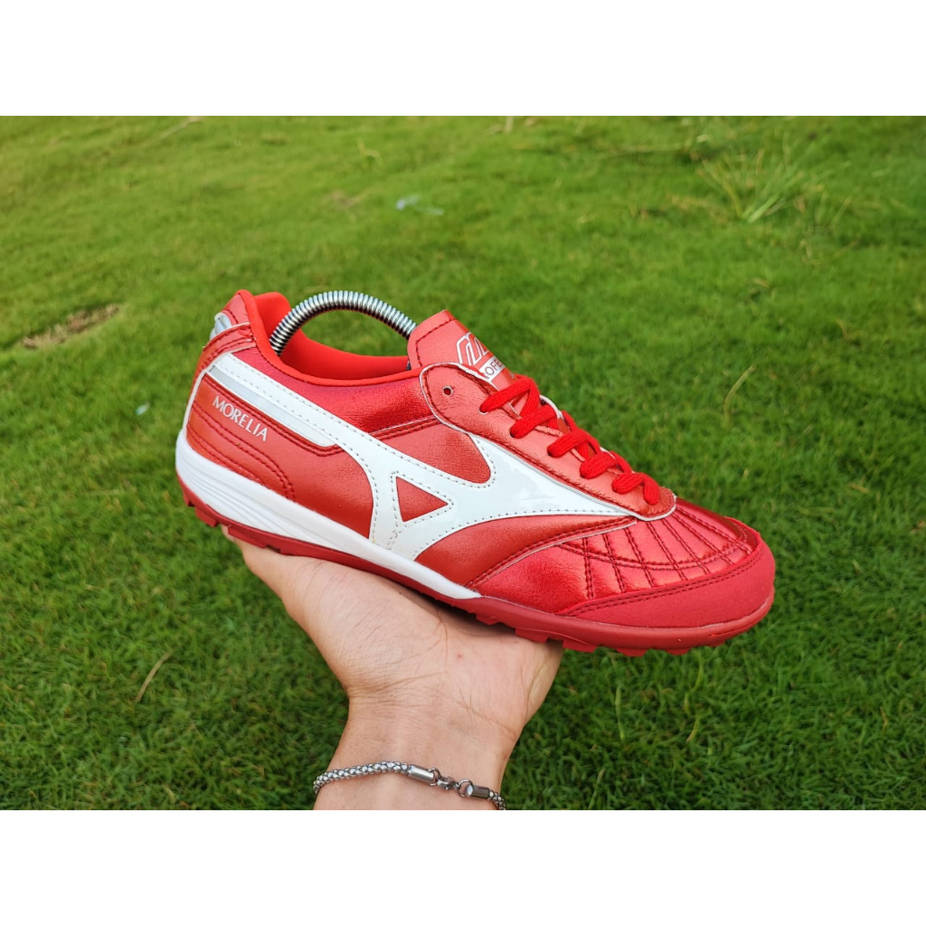 Sepatu Futsal Mizuno Morelia Sala Classic Turf tapak gerigi mini soccer - High Risk Red White Galaxy