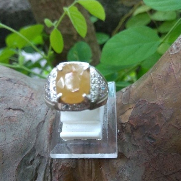 Cincin Safir Kuning