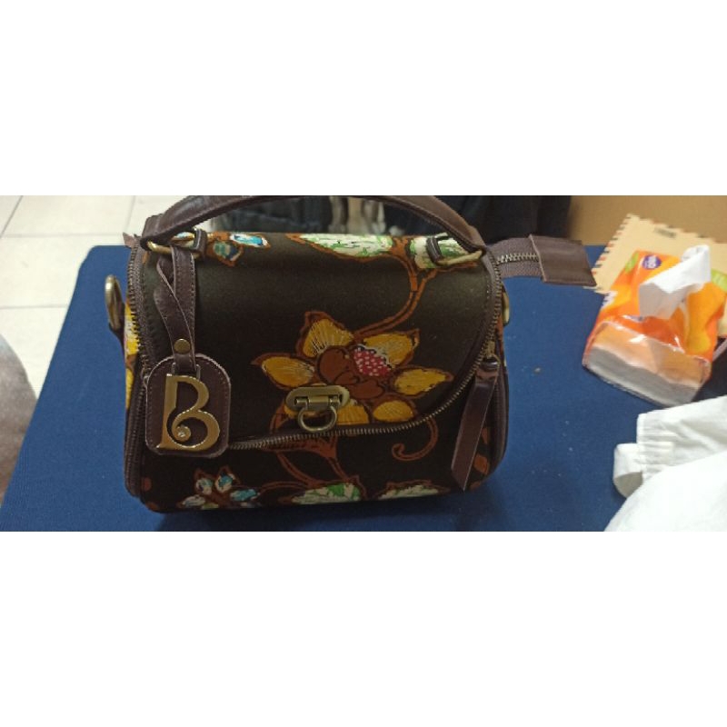 Tas Kulit Gendhis Batika