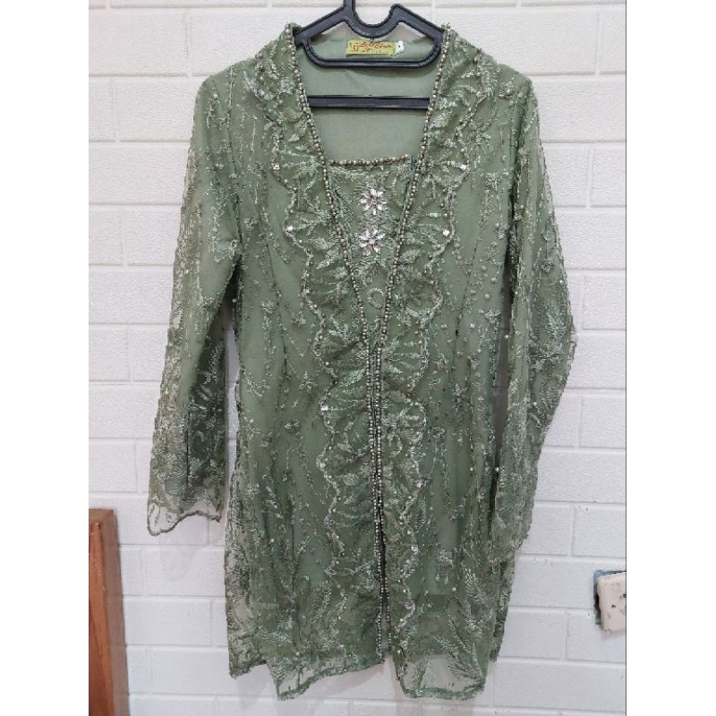 Kebaya warna Sage