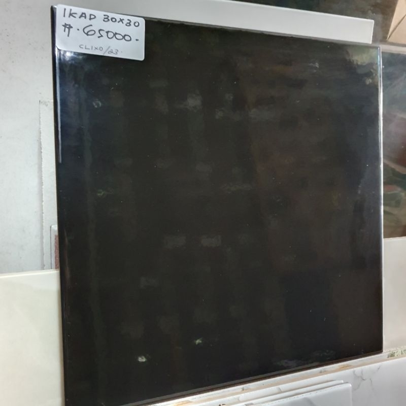 keramik lantai rumah teras black hitam polos glossy gilap 30x30