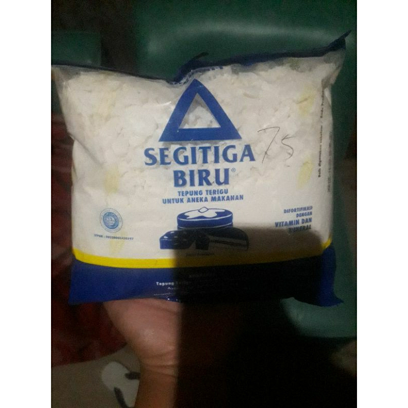 

Tepung segitiga 1/2kg