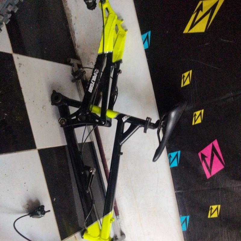 Frame Polygon axion modifikasi