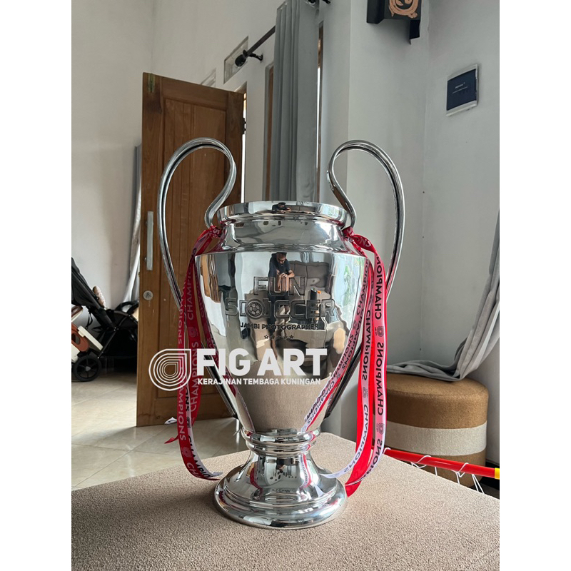 Replika Piala Liga Champions UCL Size Sedang