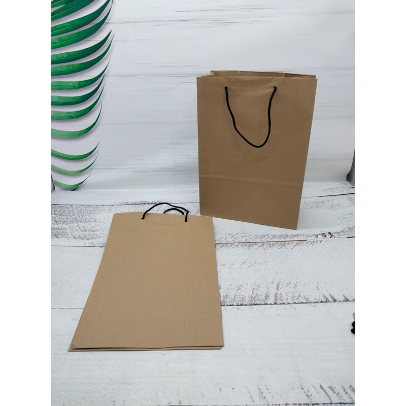 

Paperbag polos ukuran 20 x 15 x 8cm