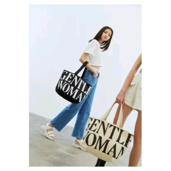Gentle woman tote bag