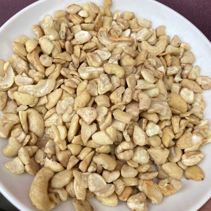 

Kacang Mede Belah Empat Mentah 1kg LWP