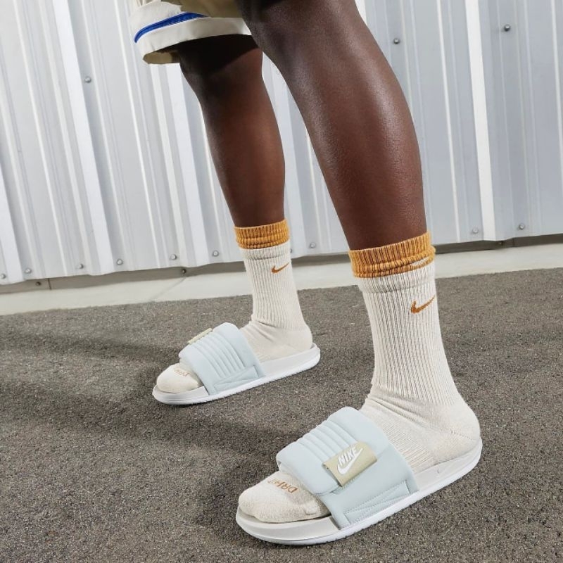 Nike Sandal Offcourt Adjust Slide Light Silver Original Resmi