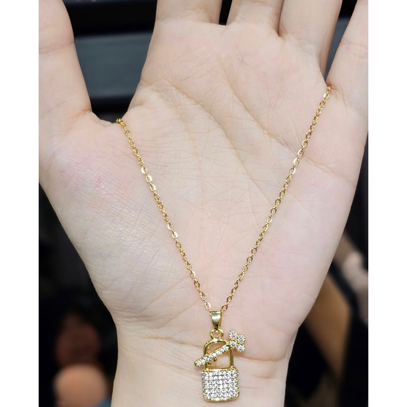Kalung Rantai Liontin Gembok Kunci Titanium Permata Zircon