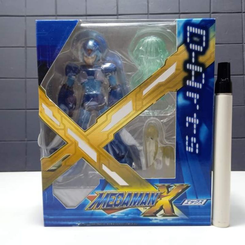 mainan action figure
megaman x
d arts
tinggi sekitar 5 inch
Artikulasi detail