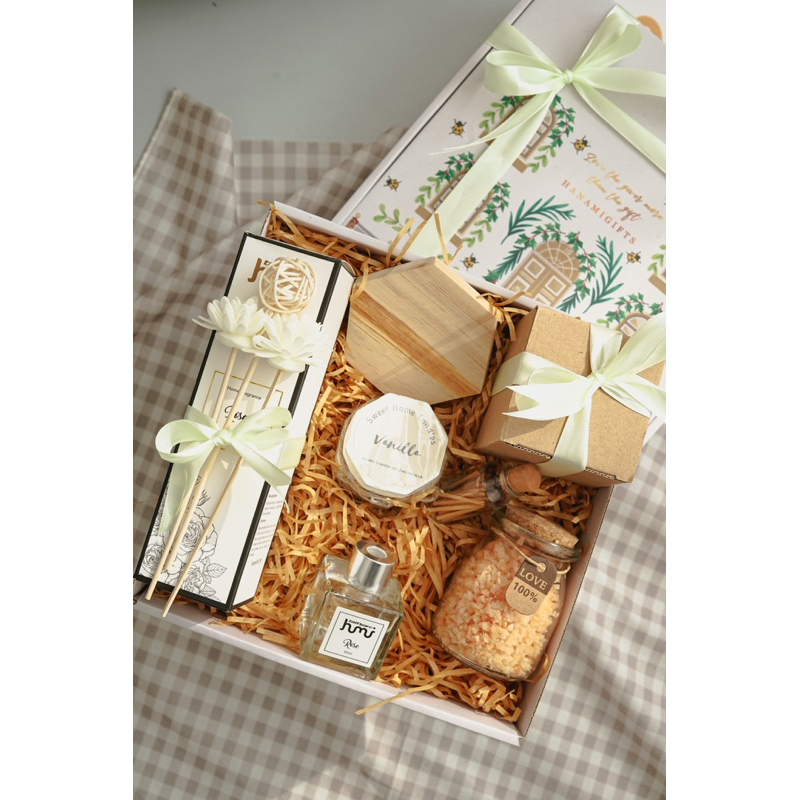 

ULSAN - Hampers Aromatherapy/Hampers Birthday/Hampers Anniversary/Parcel/Kado