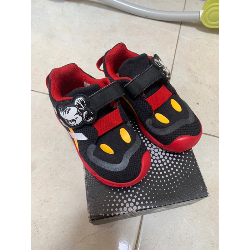Sepatu adidas mickey