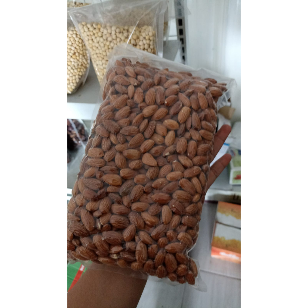 

kacang almond kupas 1 kg