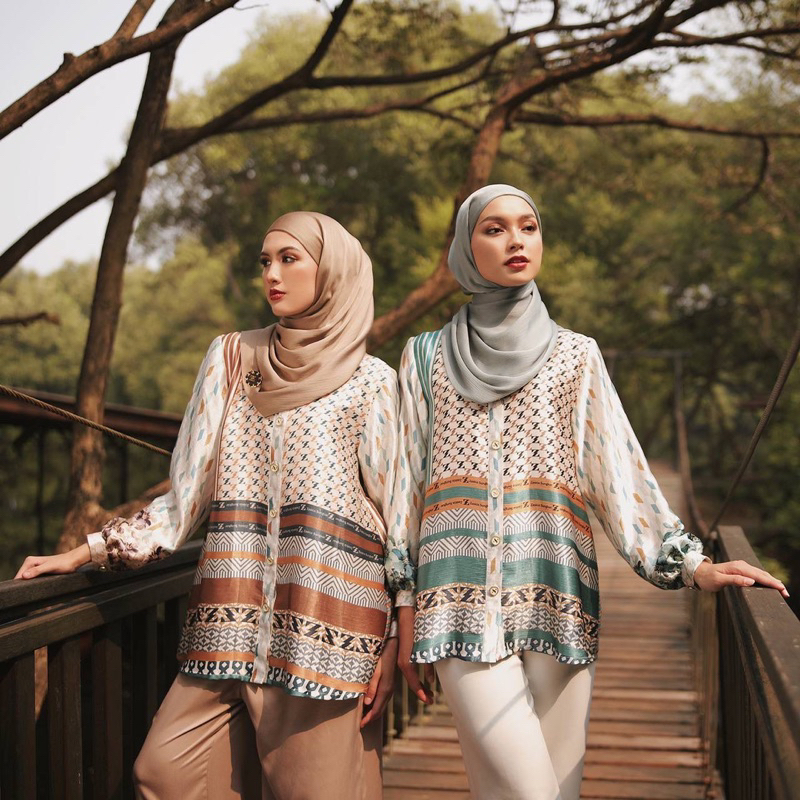 ZS SAPPHIRE ZUWENA BLOUSE