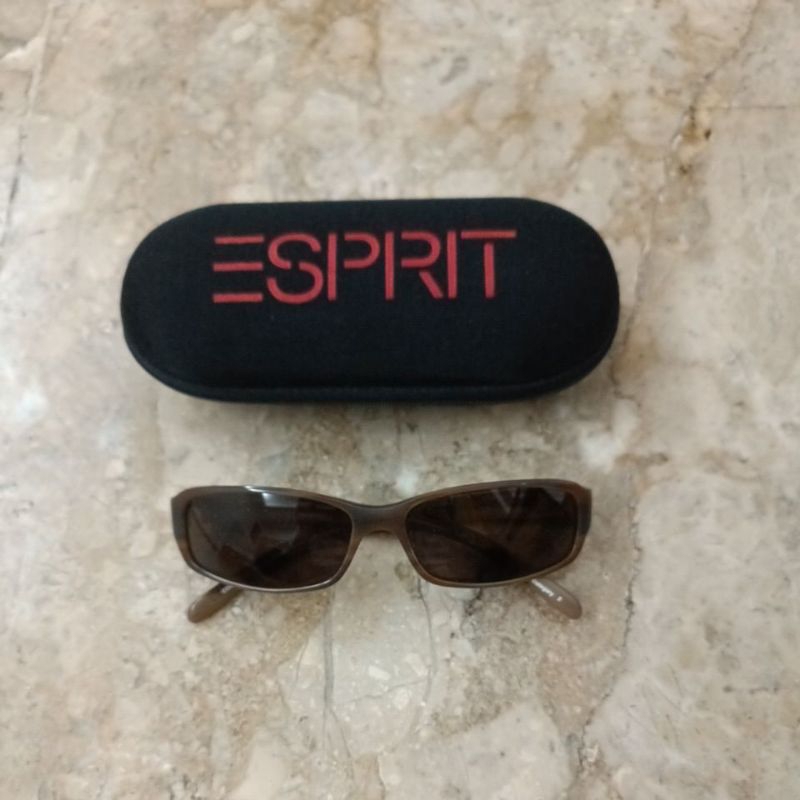 Kacamata Hitam ESPRIT