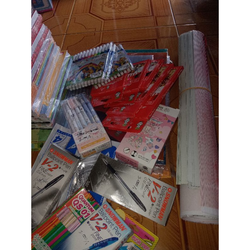 

Alat Tulis (buku, pulpen, pensil, pewarna, bohlam dll)