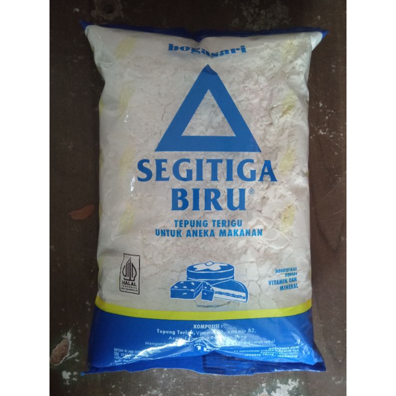 

terigu segitiga biru 1 kg