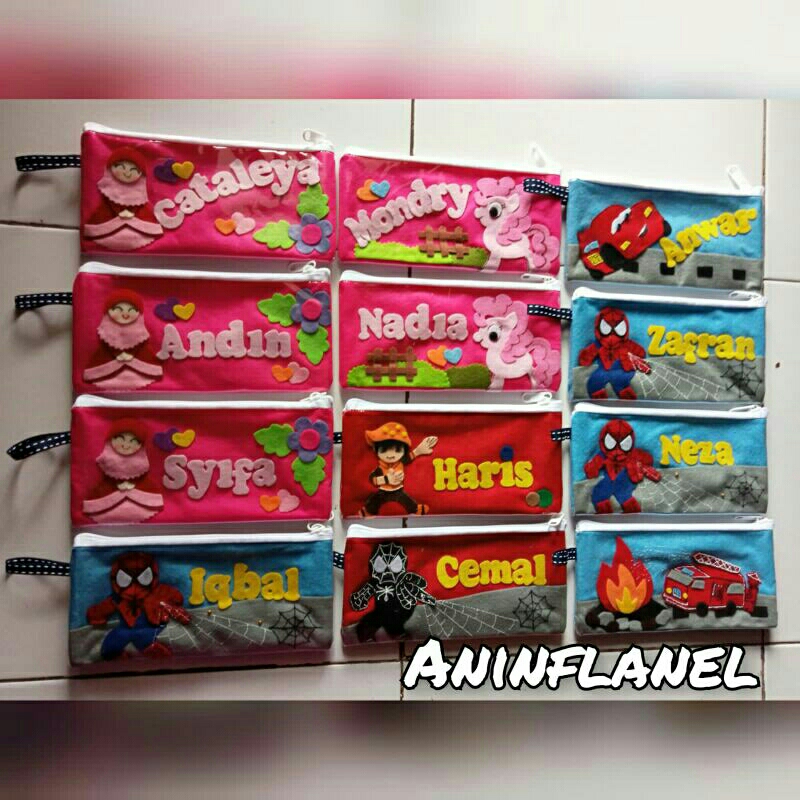 

tempat pensil karakter