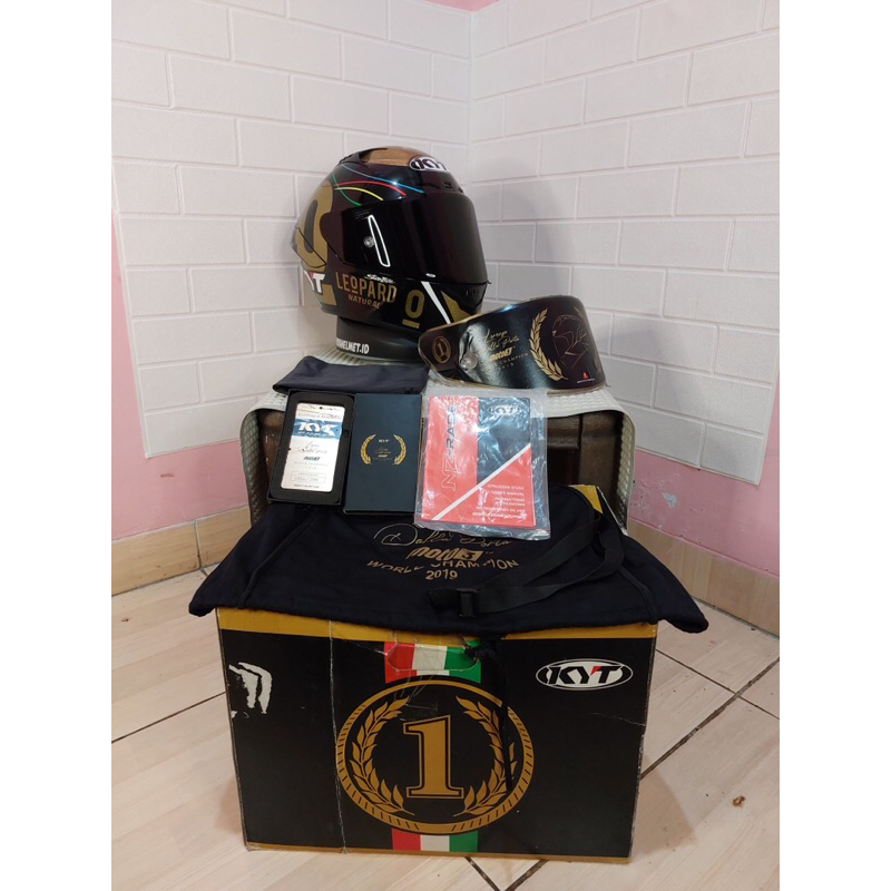 KYT NZ RACE LEOPARD GOLD LIMITED EDITION SIZE L