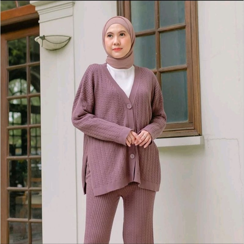Hijabchic x Thatal Tania Knit Burgundy Outerwear