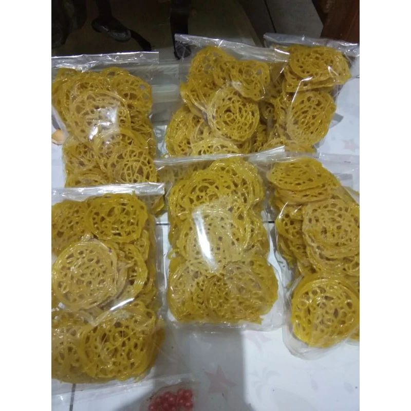 

Kerupuk Mie Mentah (kemasan 250 gr/ Seperempat kg)