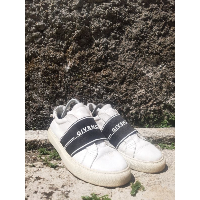 SEPATU GIVENCHY PARIS