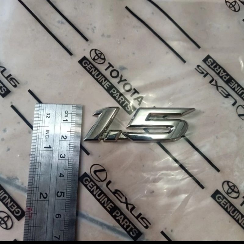 emblem tulisan 1,5 Vios limo original