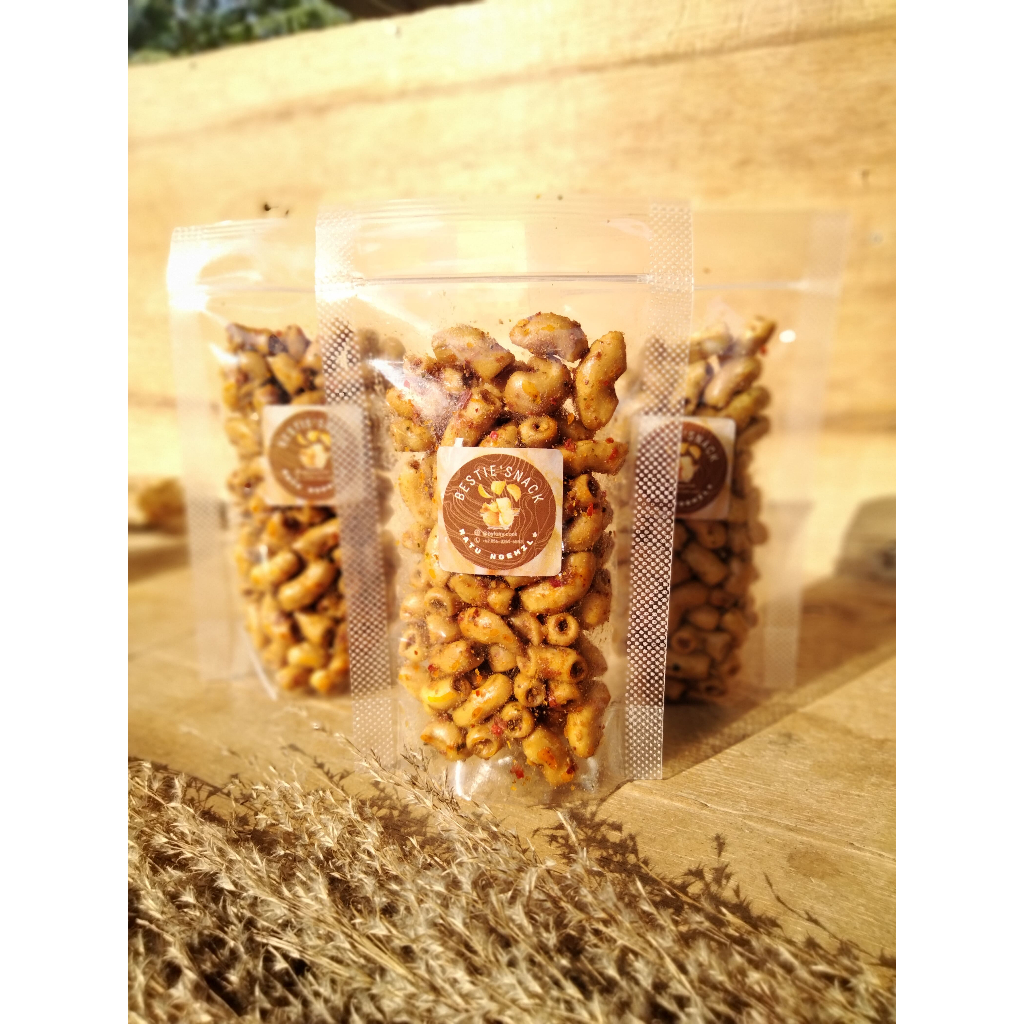 

Makaroni Bantat pedas gurih daun jeruk 40gr