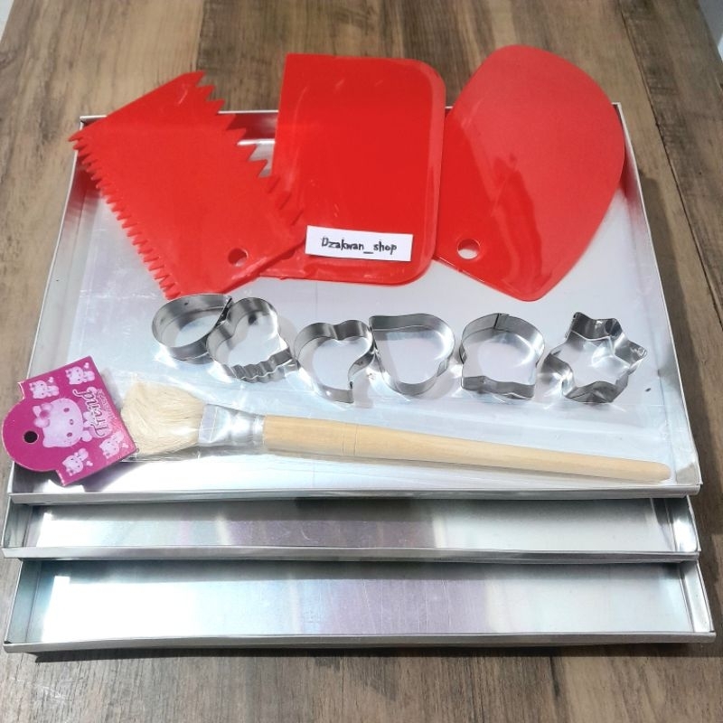 3 Loyang Kue Kering free 3 Scraper Kue Kuas 6 Cetakan Kue Kering Loyang Oven Mickey Loyang Oven Tang