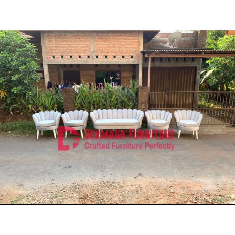 SET SOFA KERANG BUNGKUS KAKI PUTIH KAIN BLUDRU ABU ABU MURAH SOFA PELAMINAN DEKORASI PELAMINAN DERMA