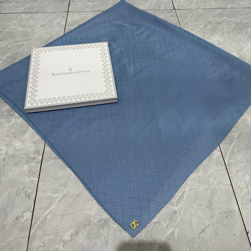 tapis embossed Preloved