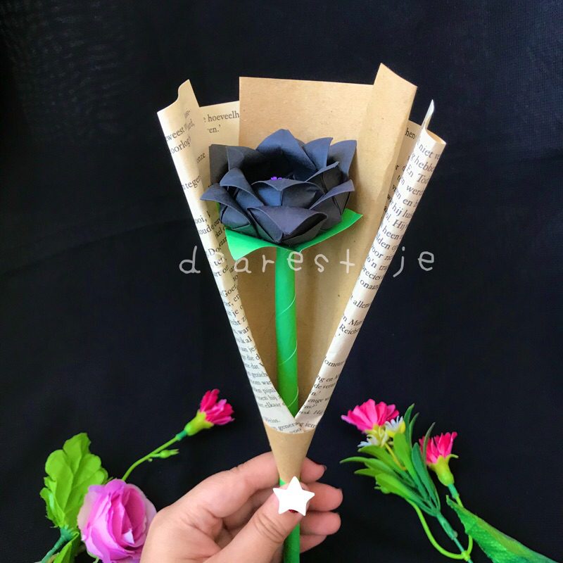 

BUKET BUNGA ORIGAMI //SINGLE MAWAR// (baca deskripsi)