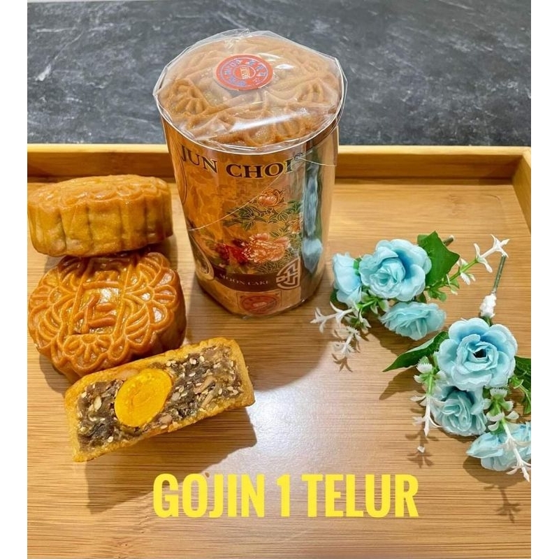 

mooncake eggyolk jun choi , kue bulan isi 1 telur 1pack 4pcs / tong ciu pia / tausa pia /gojin pia