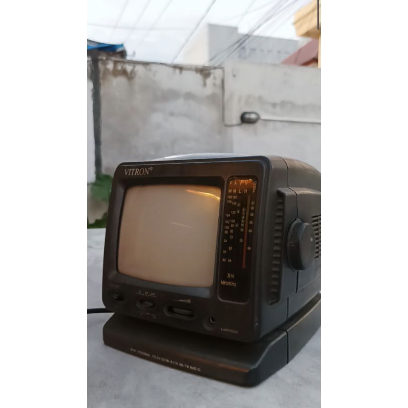 TV&Radio jadul (hitam putih) Vitron