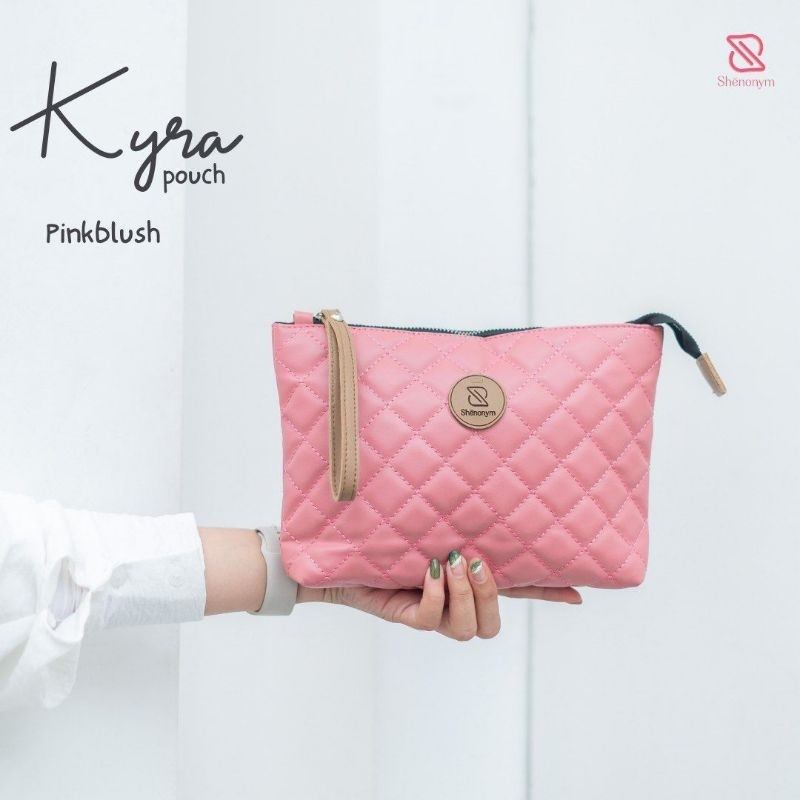 kyra pouch by.shenonym