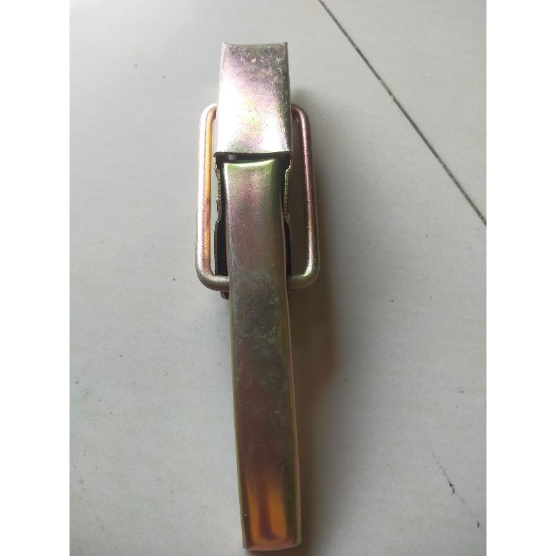 Kunci  bak pintu belakang kijang pick up ( kijang super/ kijang kapsul )