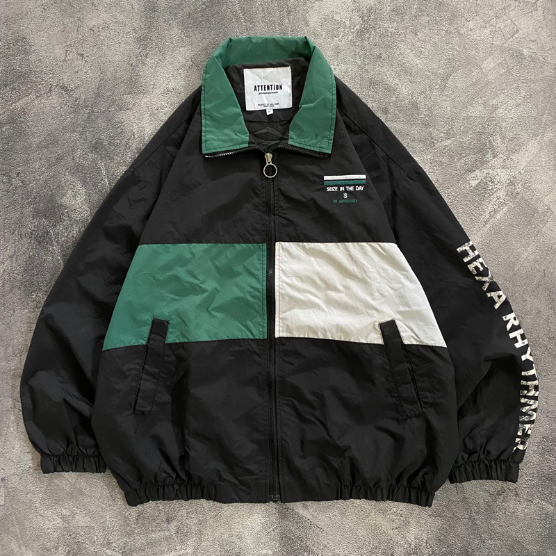 Attention windbreaker colorblock